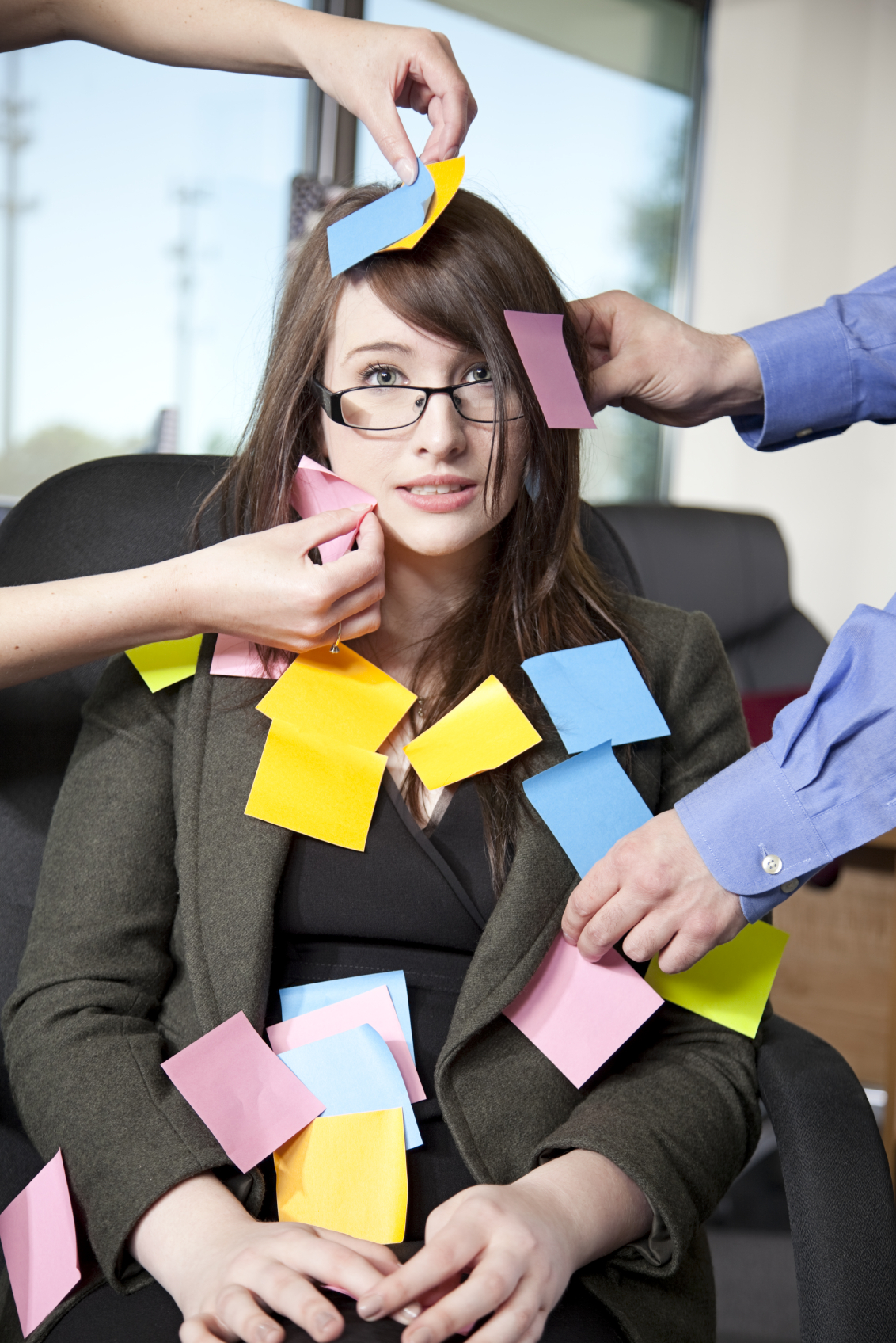 Woman-with-post-it-notes
