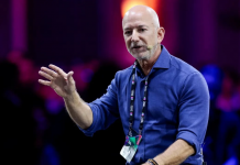 Jeff Bezos khuyên người trẻ cách để ‘tăng cơ hội’ khởi nghiệp thành công