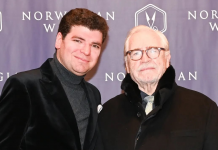 U40 bỏ việc, khởi nghiệp đi bán áo với số vốn 50.000 USD, người đàn ông đạt được thành công ngoài mong đợi