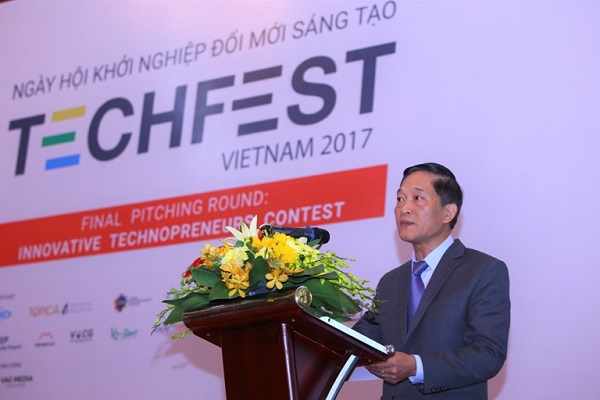 Thứ trưởng Bộ Khoa học và Công nghệ Trần Văn Tùng phát biểu trong Ngày hội Khởi nghiệp Đổi mới Sáng tạo Techfest Vietnam 2017