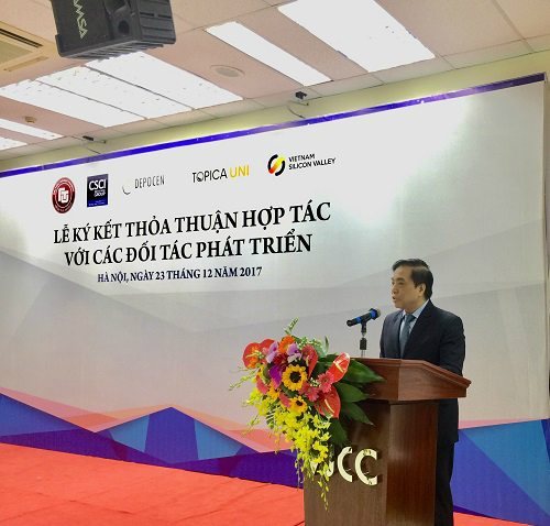 Phó giáo sư tiến sĩ Bùi Anh Tuấn phát biểu tại sự kiện.