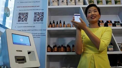 Quán cà phê tiền thuật toán chấp nhận các thanh toán bằng bitcoin và tự phát hành đồng tiền riêng. 