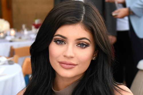 Kylie đam mê mỹ phẩm và làm đẹp từ khi còn ở tuổi thiếu niên.