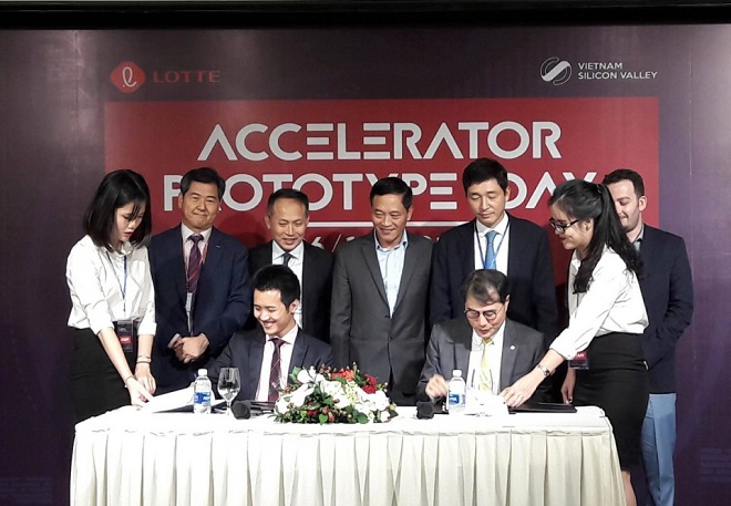 Lotte Accelerator và Vietnam Silicon Valley ký thỏa thuận hợp tác. Ảnh: VSV