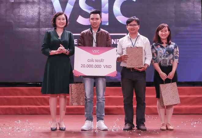 Công Nghệ Xanh được giải nhất với ý tưởng nuôi tôm bằng bã mía.