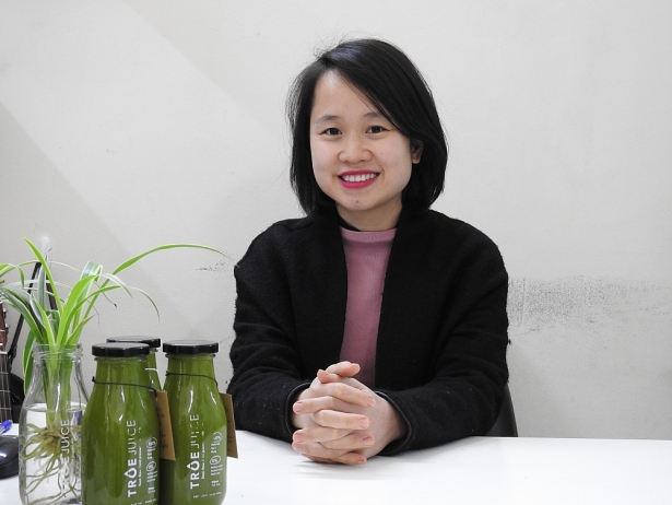 hoc thac si quan tri tai anh co gai bo viec luong cao de ban nuoc ep