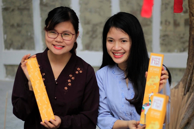 Khởi nghiệp từ cỏ thiêng Vetiver - Khi đôi chân rướm máu chông gai khoi nghiep tu co thieng vetiver khi doi chan ruom mau chong gai