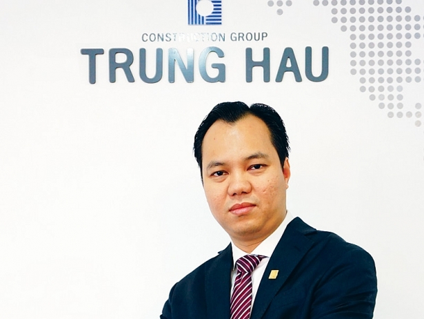 doanh nhan vo dai khoi chu tich xay dung trung hau chu dong truoc nhung nga re