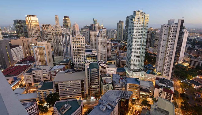 Manila là một trong 16 thành phố thuộc vùng đô thị Metro Manila - trung tâm kinh tế, chính trị, văn hoá, xã hội và giáo dục của Philippines