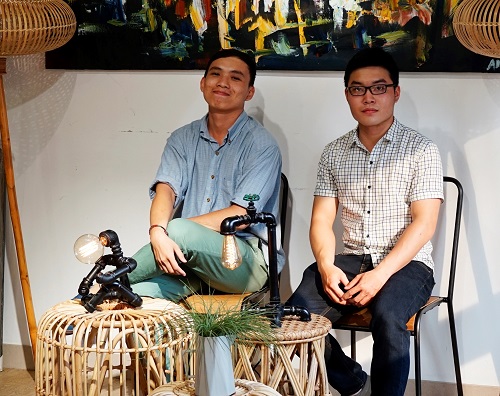 Hồ Hoàng Phúc (trái) và Nguyễn Lê Trung Hiếu (phải), đồng sáng lập Fanfix Việt Nam. Ảnh: NVCC.