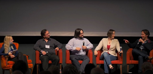 Robert McIntyre (giữa) chia sẻ trong một diễn đàn về trí tuệ nhân tạo.