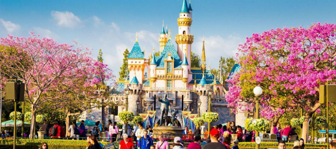 Công viên Disneyland ra đời là nơi để mọi người cảm thấy hạnh phúc. Ảnh: Disney.