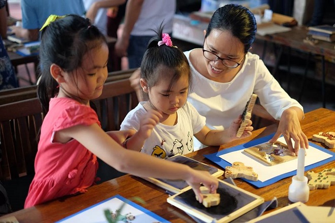 Cô gái đưa tranh Đông Hồ đến với trẻ em - 2