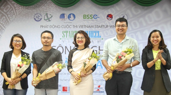Bà Trương Lý Hoàng Phi, CEO BSSC (giữa) trong buổi phát động cuộc thi Vietnam Startup Wheel 2018 tại ĐH Khoa học Tự nhiên TP HCM. Ảnh: BSSC.
