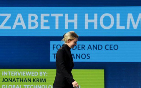 Elizabeth Holmes: Cuộc đời nữ tỷ ph&#250; từ &#39;trẻ nhất thế giới&#39; đến trắng tay