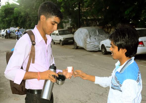 Từ nhân viên giao hàng, Raghuvir đã trở thành chủ startup về giao nước và đồ ăn nhanh