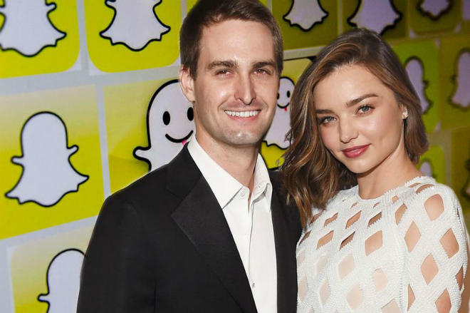 Evan Spiegel bên vợ là siêu mẫu nổi tiếng Miranda Kerr. Ảnh: Reuters.