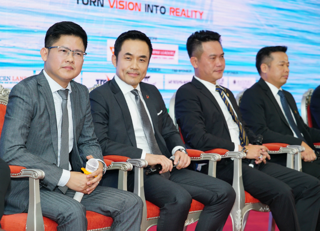 Bốn nhà đầu tư mới của Shark Tank mùa hai gồm ông Dzung Nguyễn, ông Louis Nguyễn, ông Đặng Hồng Anh và ông Đặng Thanh việt. Ảnh: Shark Tank Việt Nam. 