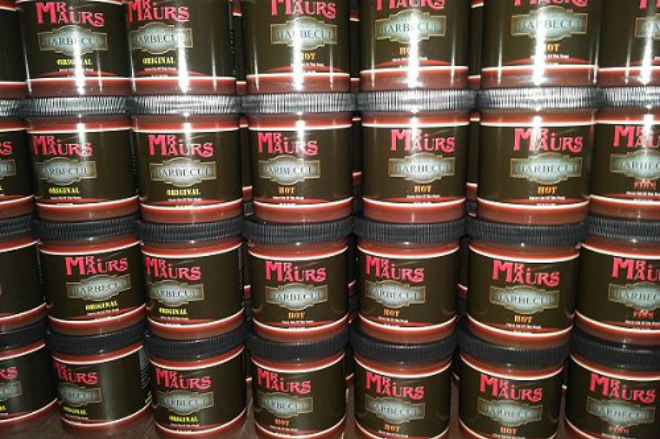 Thương hiệu nước sốt của Lindsay có tên là Mr.Maurs.