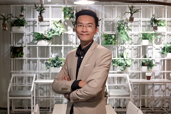 Hành trình trở thành chuyên gia Thương hiệu và Ươm tạo Doanh nghiệp của Phạm Anh Cường bắt đầu từ hoa giấy.