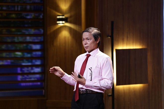 Ông Nguyễn Văn Khỏe, nhà sáng lập của công ty Nhiệt Mặt Trời thuyết trình gọi vốn trước các nhà đầu tư trong chương trình Thương vụ bạc tỷ. 