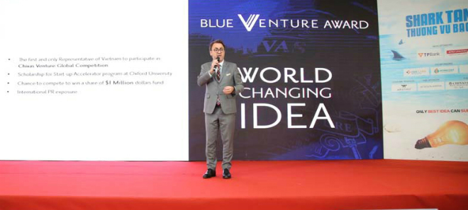 Ông Patrick Castanier, TGĐ Công ty TNHH Pernod Ricard Việt Nam giới thiệu về giải thưởng và cuộc thi. 