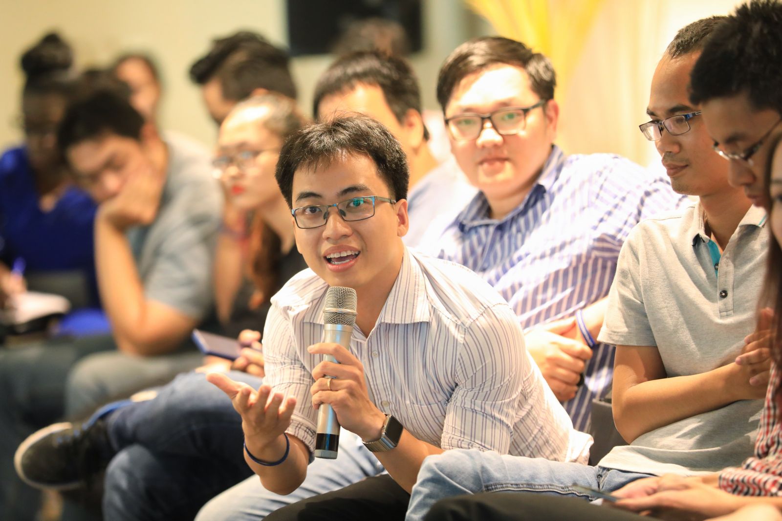 Bùi Hải Nam trình bày dự án tại buổi workshop chủ đề "Go Global" trong khuôn khổ Startup Việt 2018.
