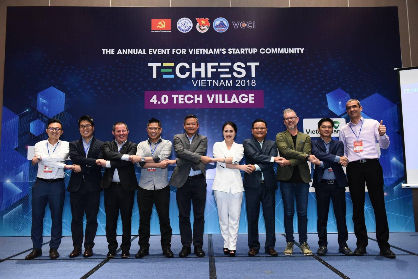 Thy Nga bắt tay những chuyên gia nước ngoài mời về Techfest 2018.