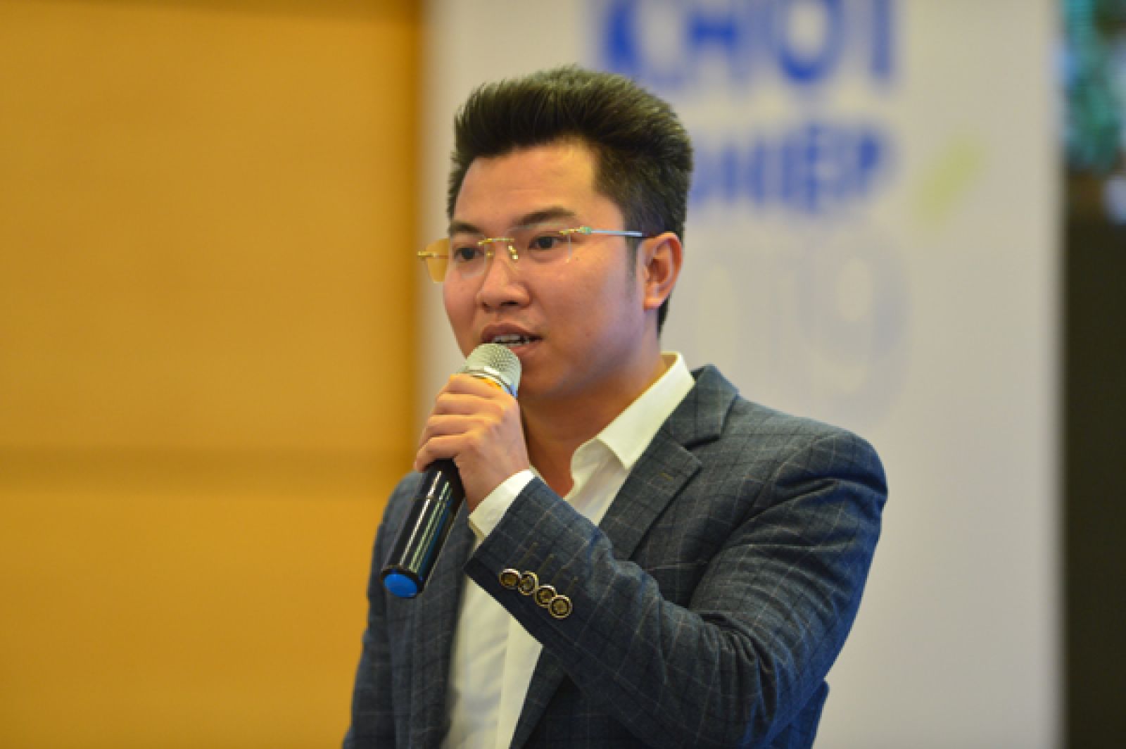 Đại diện dự án thuyết trình
