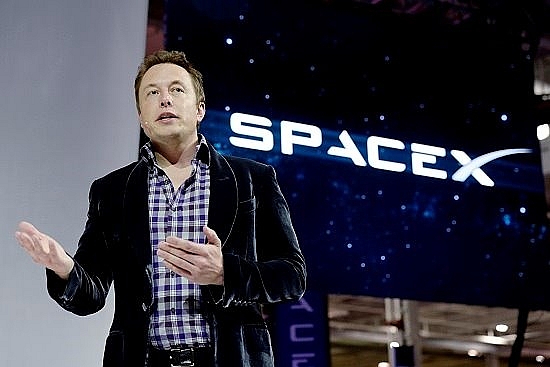 spacex cua elon musk sa thai 10 nhan su