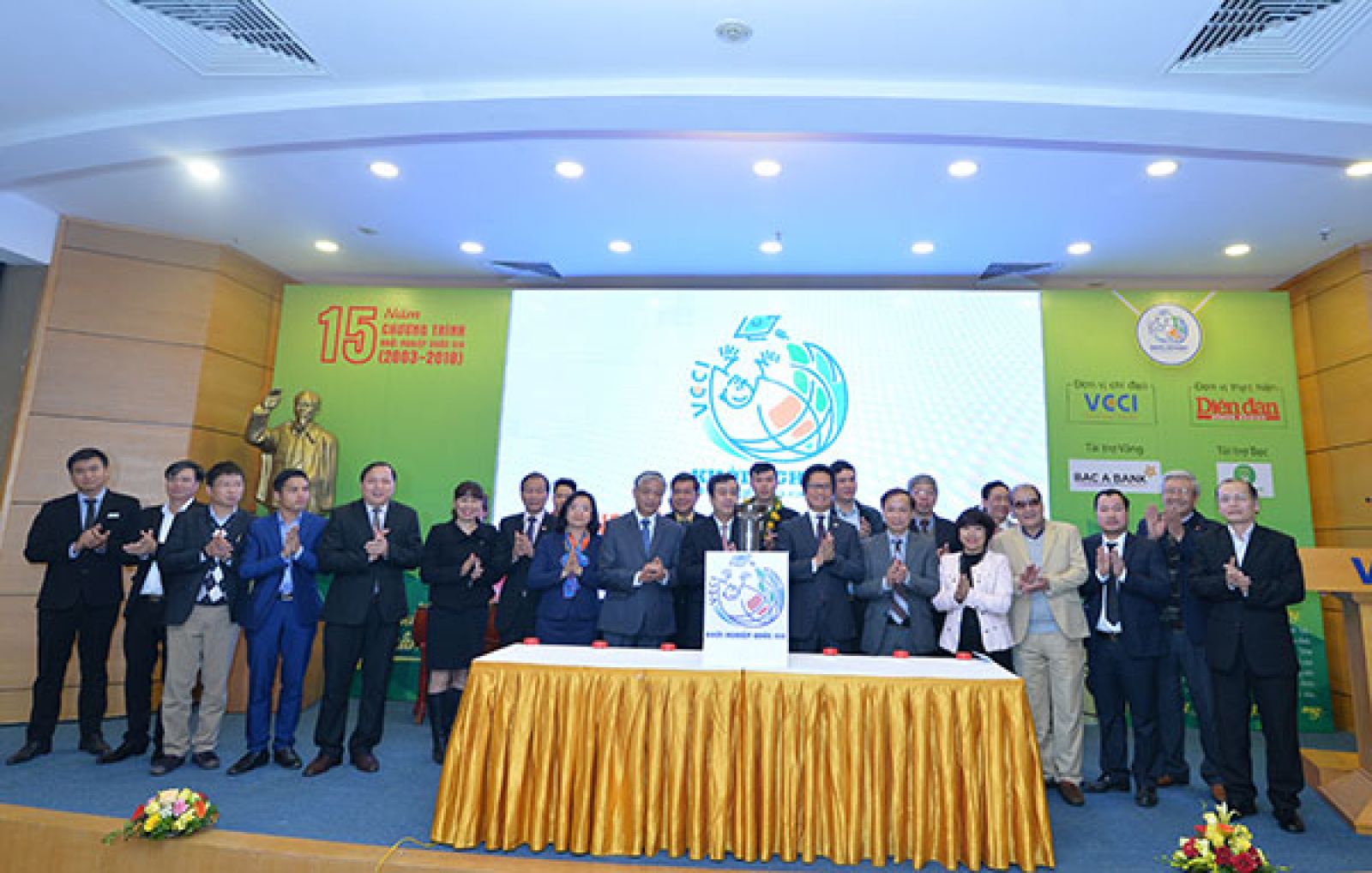 Ban Chỉ đạo Chương trình Khởi nghiệp Quốc gia cùng các vị chuyên gia, cố vấn, khách mời cùng tham gia Lễ Phát động Chương trình Khởi nghiệp năm 2018.