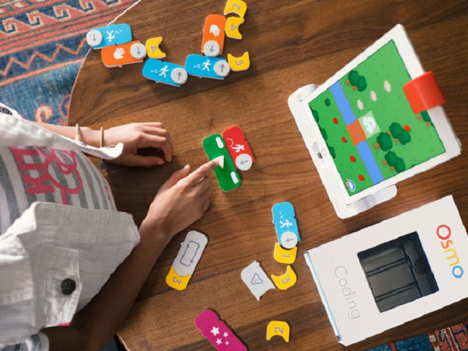 Các trò chơi từ Osmo dạy trẻ em tư duy lập trình, toán học, nghệ thuật.