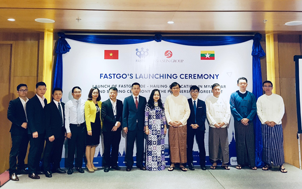Đại diện FastGo cùng các đại diện ban, ngành Myanmar tại buổi ra mắt.