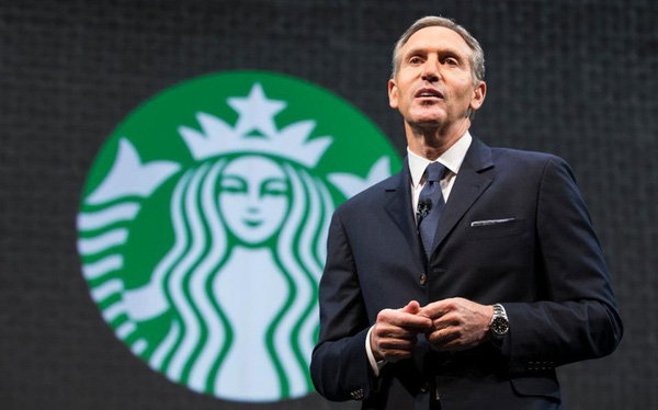 C&#225;ch Howard Schultz vực dậy cả đế chế Starbucks trước bờ vực thẳm: Dẹp mớ sandwich ra khỏi menu, minh bạch h&#243;a mọi thứ cho nh&#226;n vi&#234;n, đ&#243;ng cửa to&#224;n bộ cửa h&#224;ng ở Bắc Mỹ để đ&#224;o tạo lại