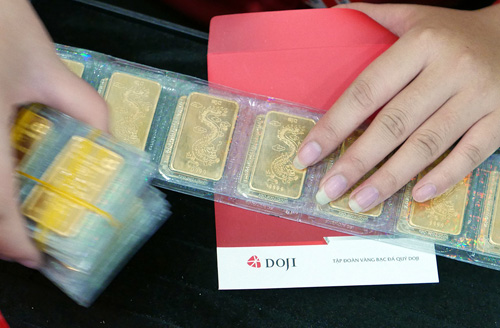 Mỗi lượng vàng miếng hiện có giá quanh 36,5 - 36,6 triệu đồng.