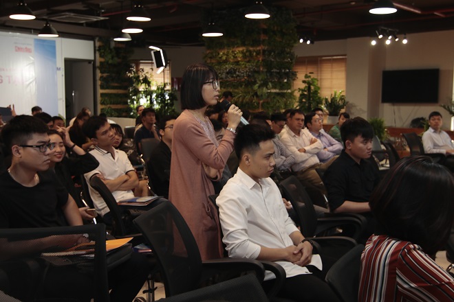 Nhiều đại diện startup, nhà đầu tư có mặt tại hội thảo và đặt câu hỏi.
