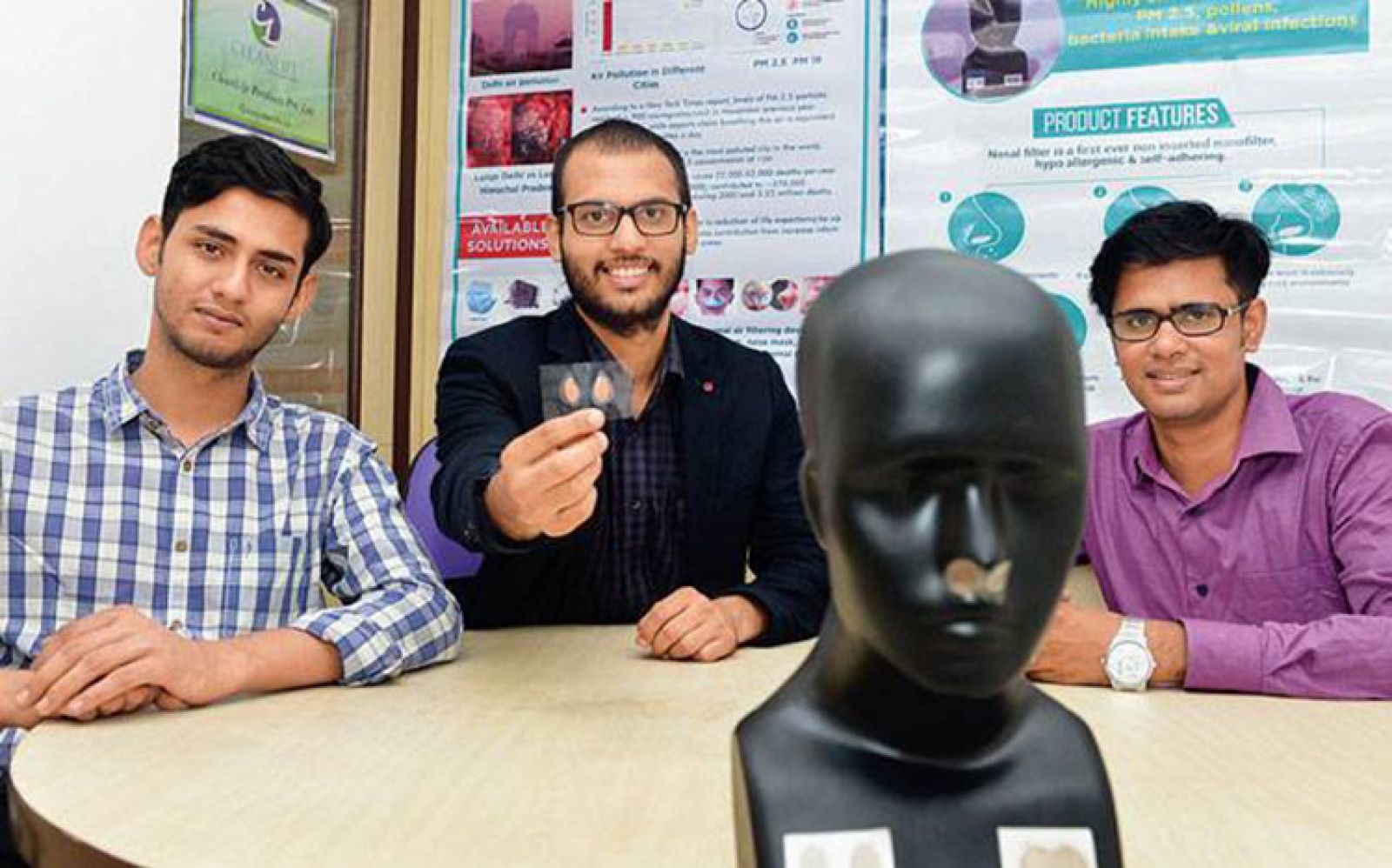 Các nhà đồng sáng lập Nanoclean Global ((từ trái sang): Jatin Kewlani, Tushar Vyas và Prateek Sharma. Ảnh: K Asif/India Today