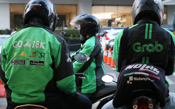 Go-Jek vừa th&#244;ng b&#225;o được r&#243;t 100 triệu USD, một ng&#224;y sau Grab c&#244;ng bố con số gấp 15 lần