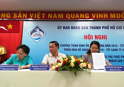 Các bên ký cam kết thực hiện kế hoạch tạo liên kết. Ảnh: Thi Hà.