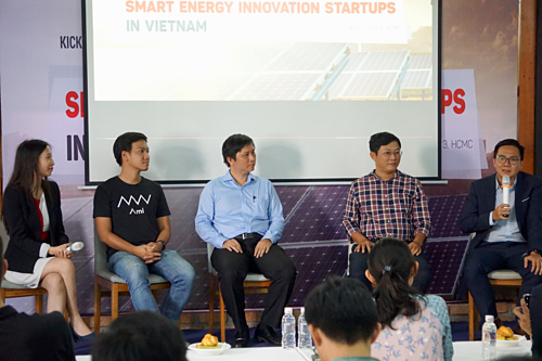Các chuyên gia thảo luận về cơ hội startup năng lượng thông minh tại TP HCM hôm 10/4.