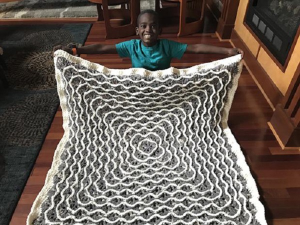 Một tấm thảm Jonah tự đan trong một tuần có giá 130 USD (khoảng 3 triệu đồng). Ảnh: WPR.