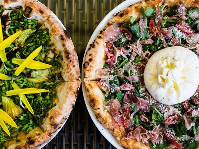 Sự kết hợp giữa phong cách phương Tây và ẩm thực địa phương khiến chiếc bánh pizza rất đa dạng, đó có thể là pizza sashimi cá hồi, hay pizza chả cá, thậm chí là pizza bún đậu mắm tôm!