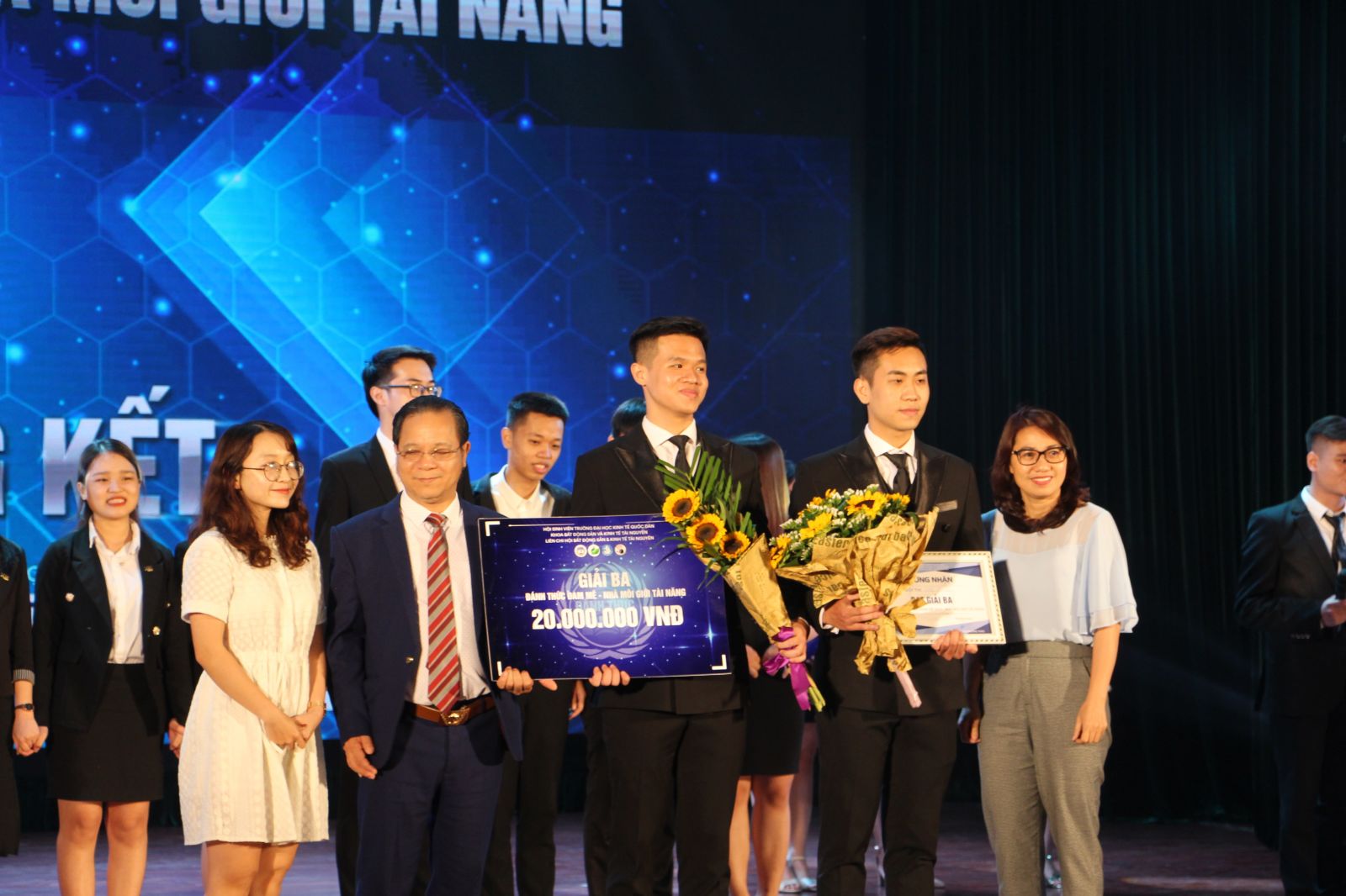 The Stars – Đội đạt giải ba