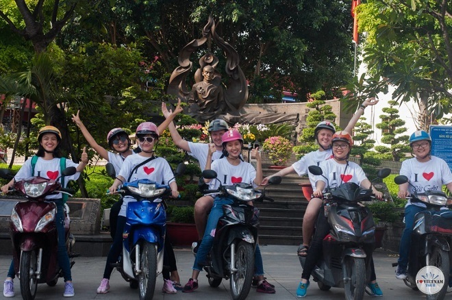 Tour du lịch tại TP HCM bằng xe máy của đội ngũ