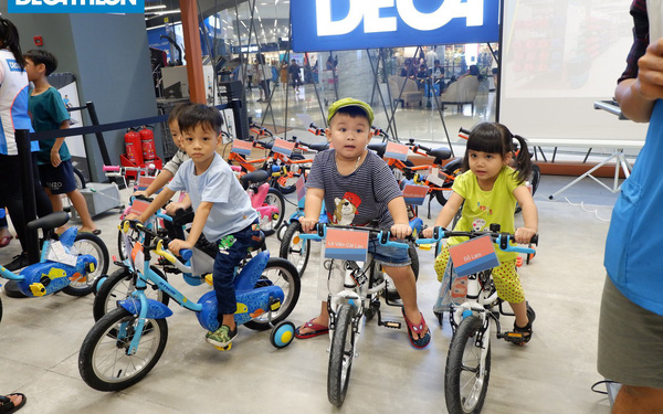 Không phải Adidas hay Nike, thương hiệu thể thao lớn nhất thế giới này lại chưa hề quen tên với số đông người Việt, họ đang dùng chiến lược gì để chinh phục thị trường 100 triệu dân?