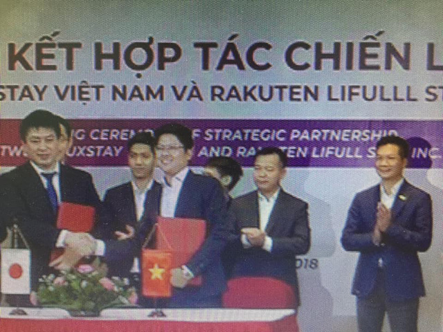 Nghi vấn dàn cá mập là chỗ thân quen với startup vừa nhận được deal 6 triệu USD Luxstay: Lộ hình ảnh Shark Hưng, Shark Việt cùng Shark Dzung trong sự kiện của Luxstay năm ngoái - Ảnh 2. Nghi vấn dàn cá mập là chỗ thân quen với startup vừa nhận được deal 6 triệu USD Luxstay: Lộ hình ảnh Shark Hưng, Shark Việt cùng Shark Dzung trong sự kiện của Luxstay năm ngoái - Ảnh 2.