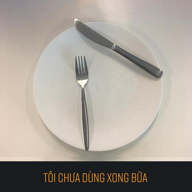 Ẩn ý sau cách đặt dao dĩa trên bàn ăn, không phải người nào từng thưởng thức đồ Tây cũng biết - Ảnh 2.