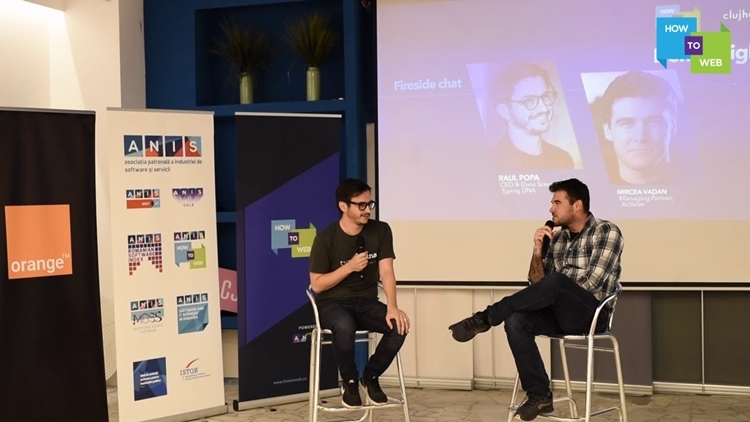 CEO của TypingDNA - Raul Popa (Bên trái) chia sẻ về nền tảng nhận diện cá nhân qua cách đánh máy.
