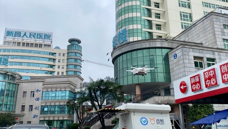 Drone của Antwork chuyên dụng để giao các vật tư y tế đế bệnh viện trong mùa dịch.