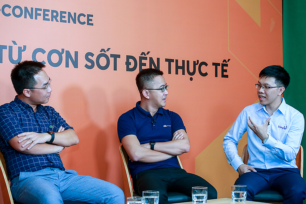 Ba chuyên gia đại diện (từ trái qua phải): Thinkzone Venture, FPT và HeyU tham gia buổi toạ đàm về chuyển đổi số.